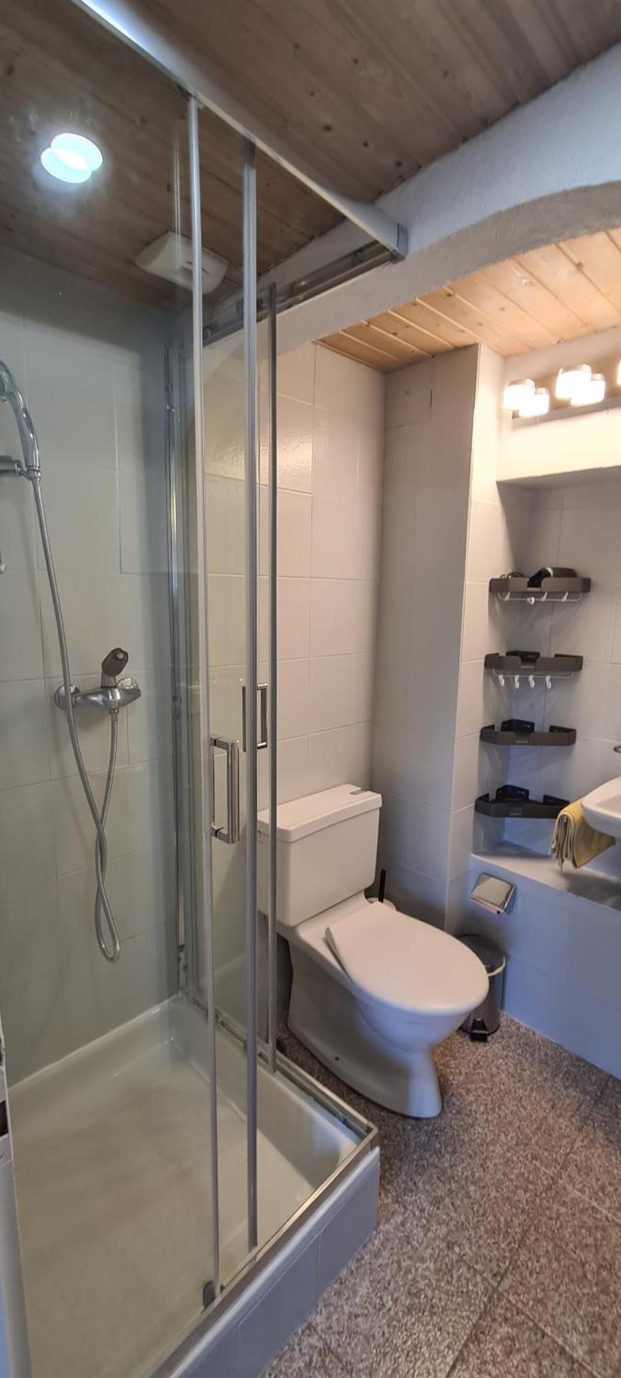 Rue Du Vieux Chateau - Beau F2 Мантон Номер фото